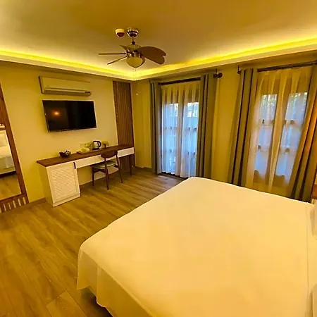 In Ephesus And Art Galery Hotell
