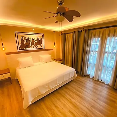 In Ephesus And Art Galery Hotell 3*