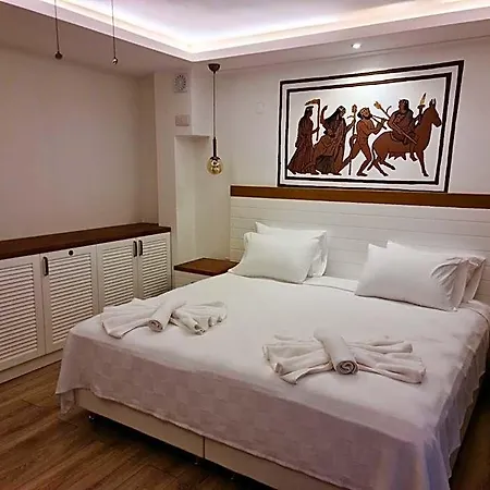 In Ephesus And Art Galery Hotell