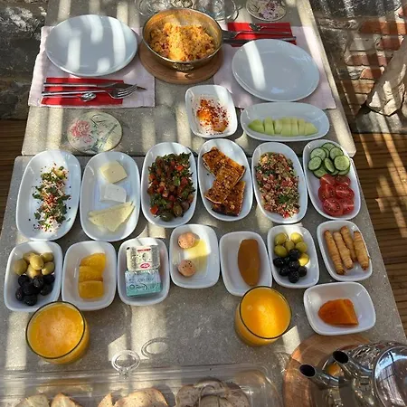 In Ephesus And Art Galery Hotel *