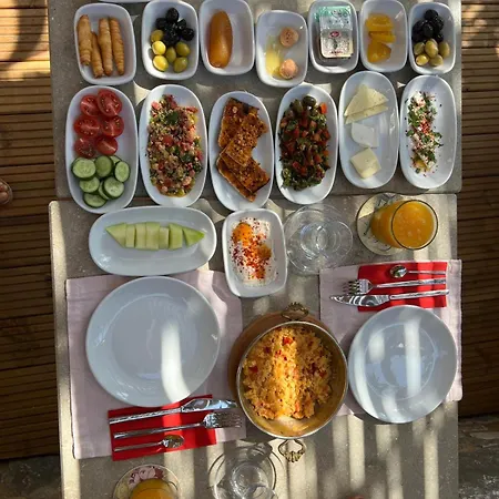 In Ephesus And Art Galery Hotel